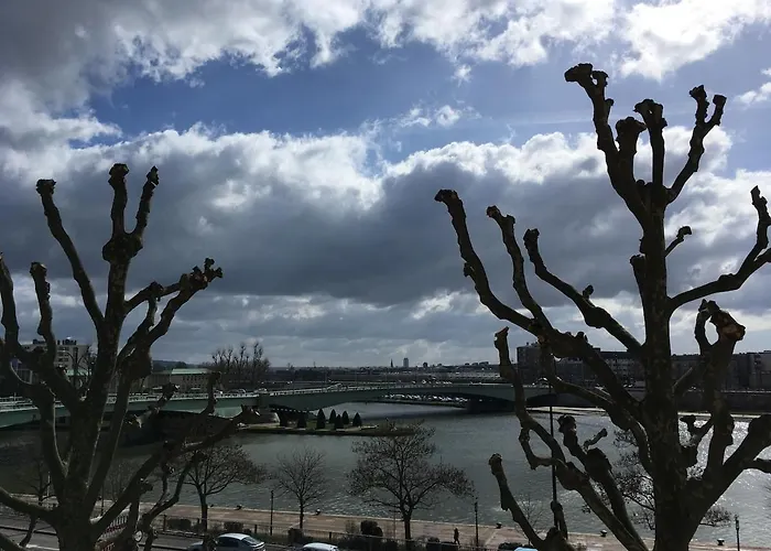 La Cathedrale - Vue Sur Seine